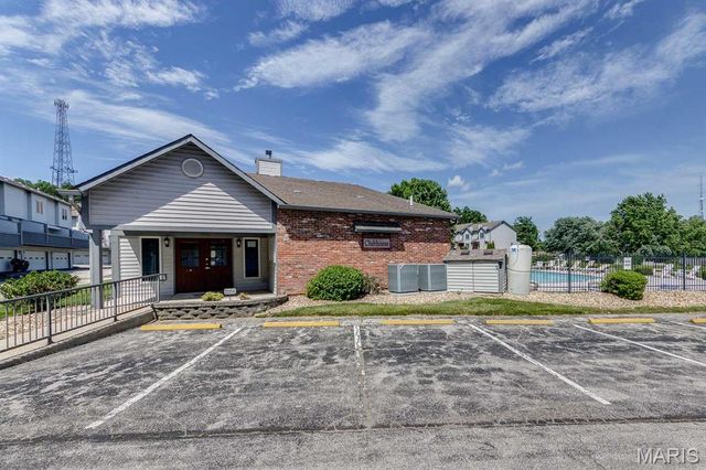 3307 Sherman Park Drive 3C, St Charles, MO 63303