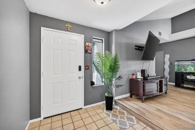 8529 Snow White Dr, El Cajon, CA 92021