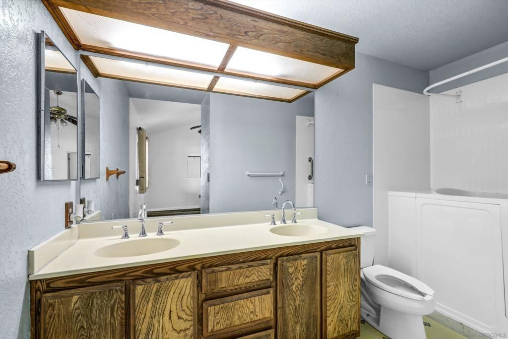 Image 14 of property listing at 8529 Snow White Dr, El Cajon, CA 92021