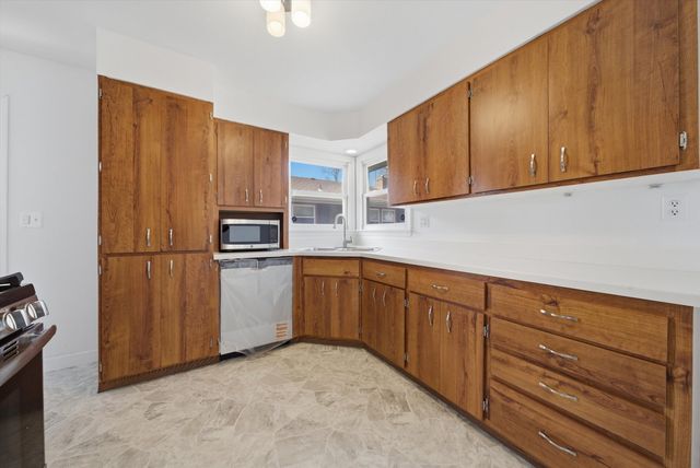 2204 Joanna Avenue, Zion, IL 60099
