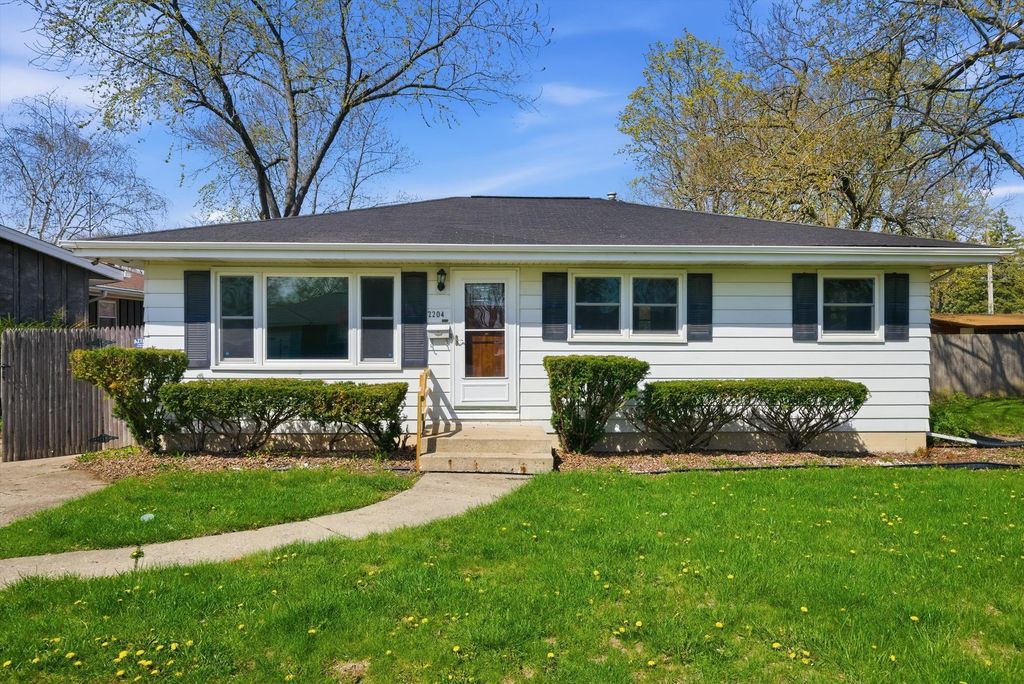 2204 Joanna Avenue, Zion, IL 60099