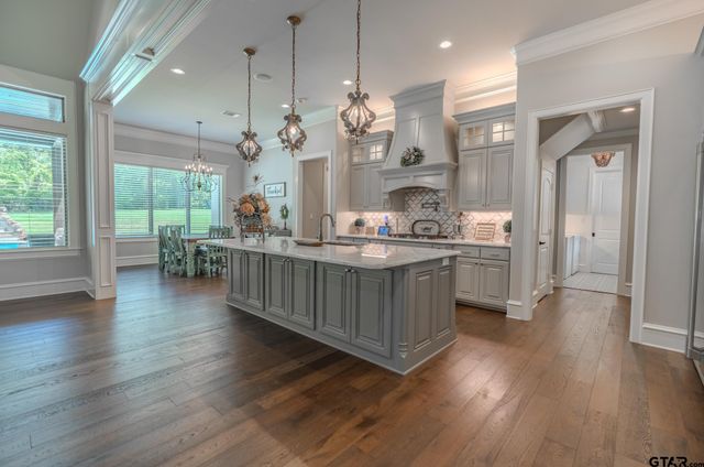 11056 Hidden Hollow Ln, Tyler, TX 75703