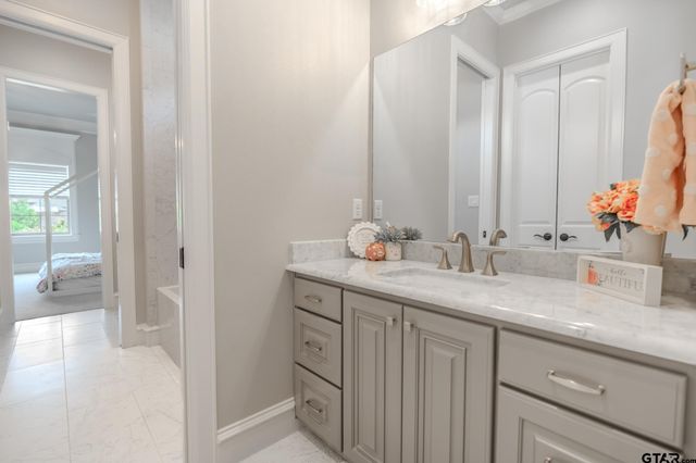 11056 Hidden Hollow Ln, Tyler, TX 75703