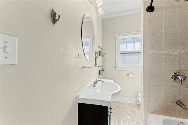 422 N KENSINGTON Avenue, Kansas City, MO 64123