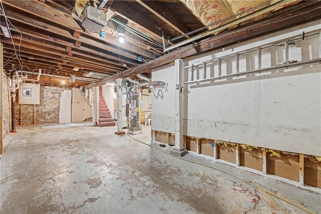 422 N KENSINGTON Avenue, Kansas City, MO 64123