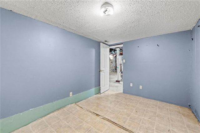 422 N KENSINGTON Avenue, Kansas City, MO 64123