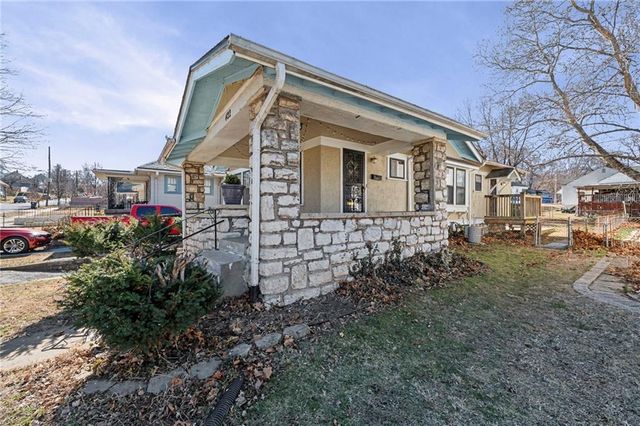 422 N KENSINGTON Avenue, Kansas City, MO 64123