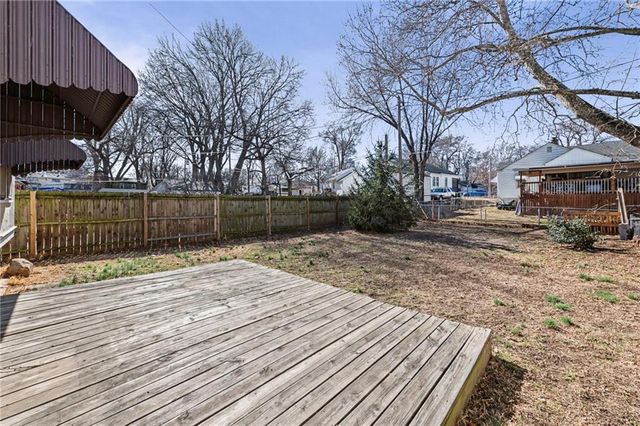 422 N KENSINGTON Avenue, Kansas City, MO 64123