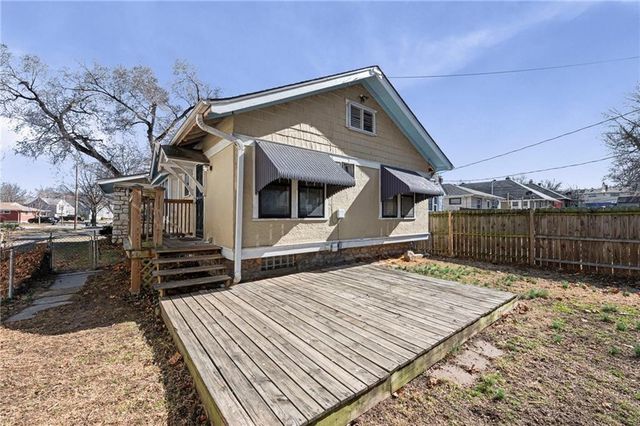 422 N KENSINGTON Avenue, Kansas City, MO 64123