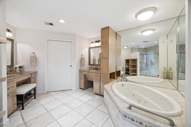 5050 Woodway Drive 2D, Houston, TX 77056