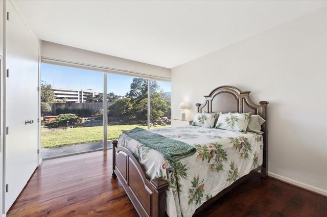 5050 Woodway Drive 2D, Houston, TX 77056