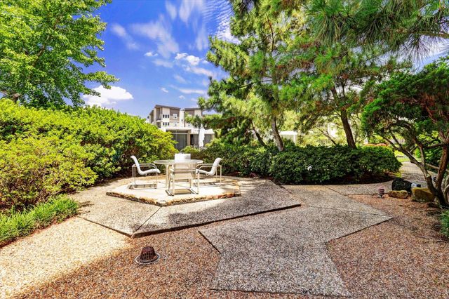 5050 Woodway Drive 2D, Houston, TX 77056