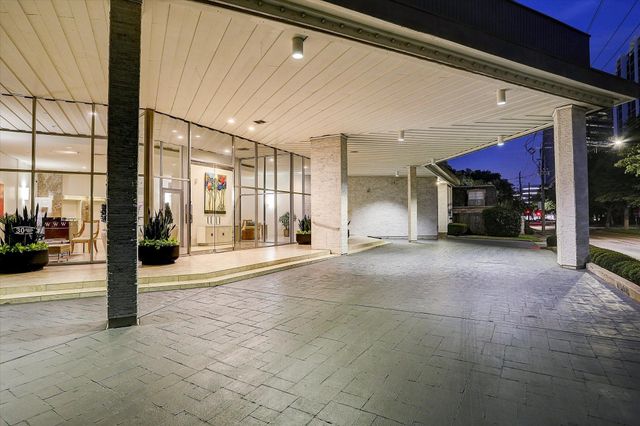 5050 Woodway Drive 2D, Houston, TX 77056