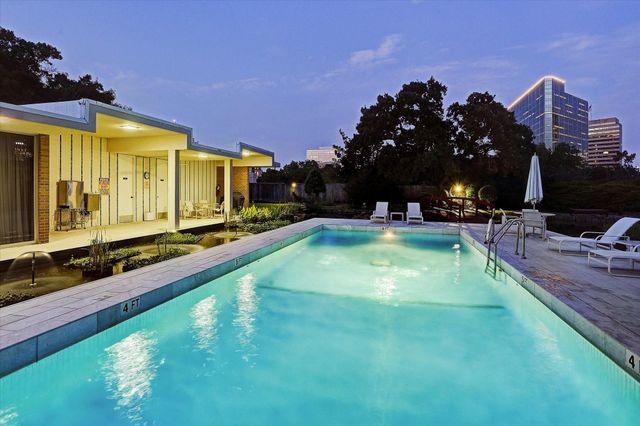 5050 Woodway Drive 2D, Houston, TX 77056