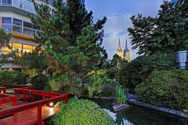 5050 Woodway Drive 2D, Houston, TX 77056