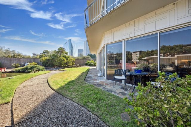 5050 Woodway Drive 2D, Houston, TX 77056