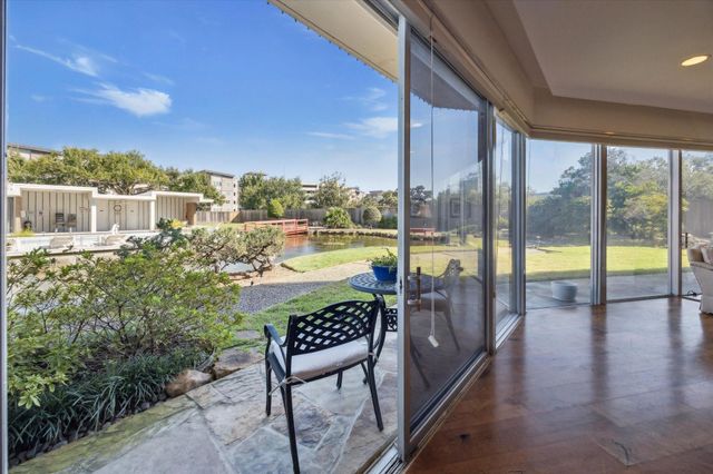5050 Woodway Drive 2D, Houston, TX 77056