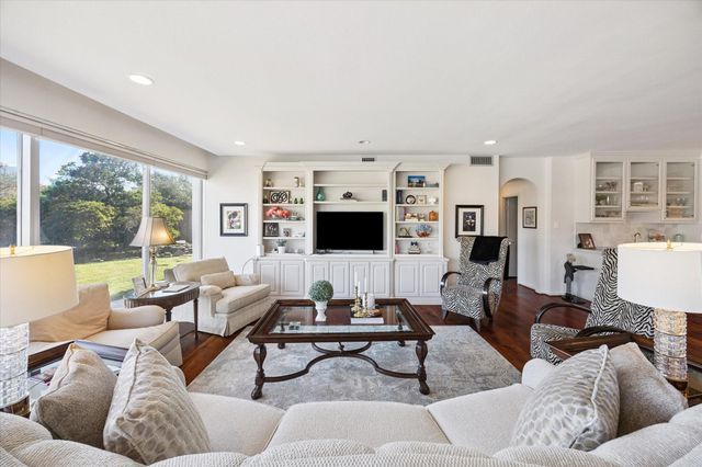 5050 Woodway Drive 2D, Houston, TX 77056