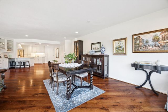 5050 Woodway Drive 2D, Houston, TX 77056