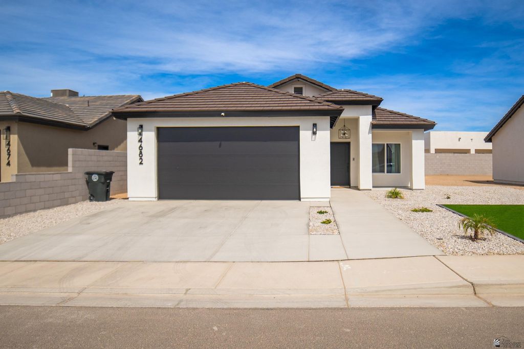 4682 E Ortega St, San Luis, AZ 85336