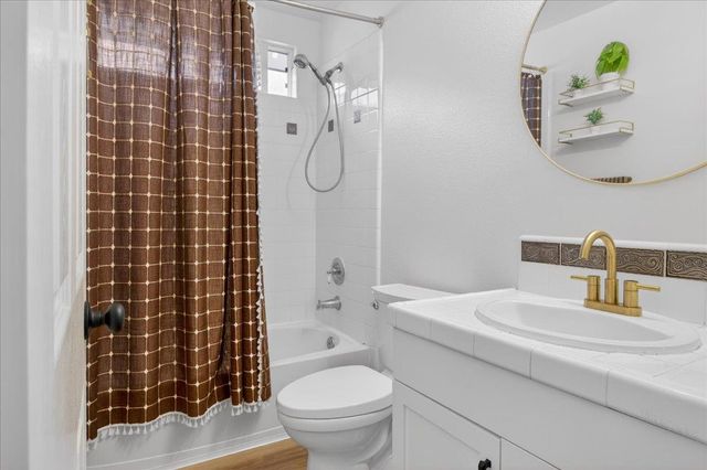 1960 Bradbury Street, Salinas, CA 93906