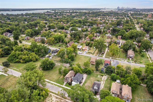 637 Manistique Street, Detroit, MI 48215