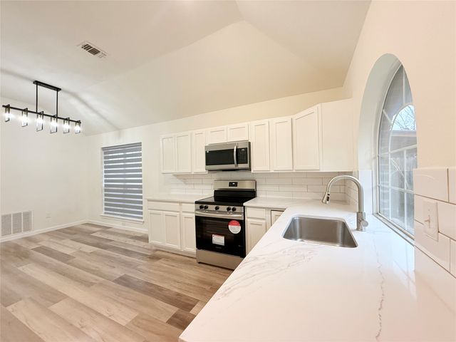 2711 Canterbury Street, Euless, TX 76039