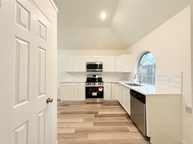 2711 Canterbury Street, Euless, TX 76039