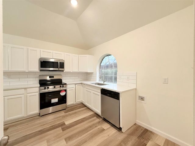 2711 Canterbury Street, Euless, TX 76039