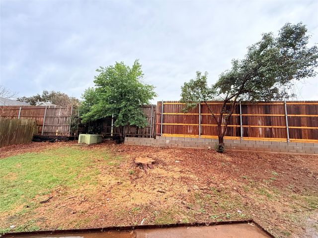 2711 Canterbury Street, Euless, TX 76039