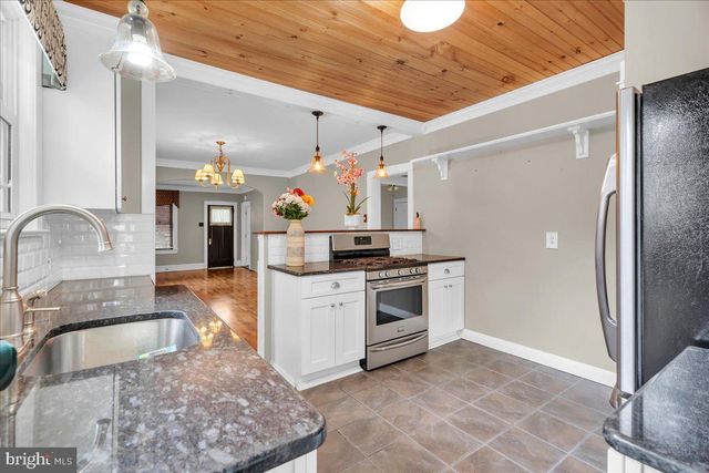 211 S LOGAN, Audubon, NJ 08106