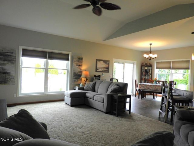 1513 Cogans Lane, Bowling Green, OH 43402