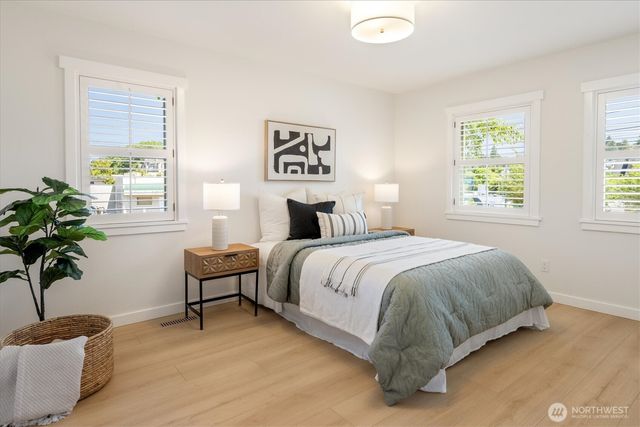 2141 34th Avenue W, Seattle, WA 98199