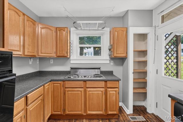 9122 Delphine Avenue, St Louis, MO 63114