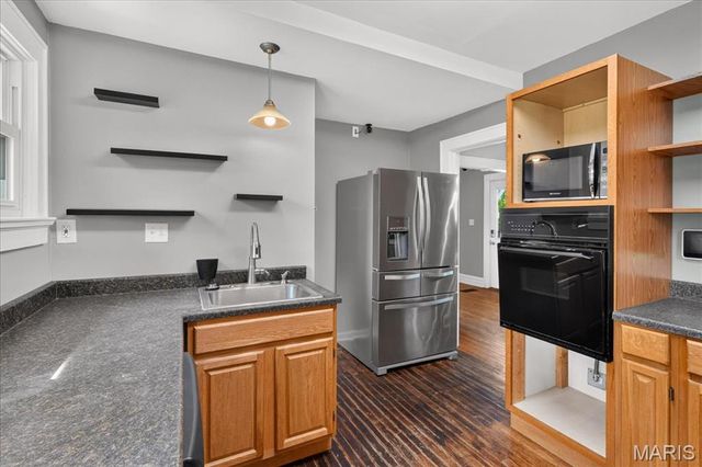 9122 Delphine Avenue, St Louis, MO 63114