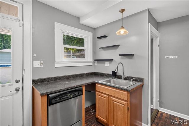 9122 Delphine Avenue, St Louis, MO 63114