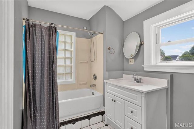 9122 Delphine Avenue, St Louis, MO 63114