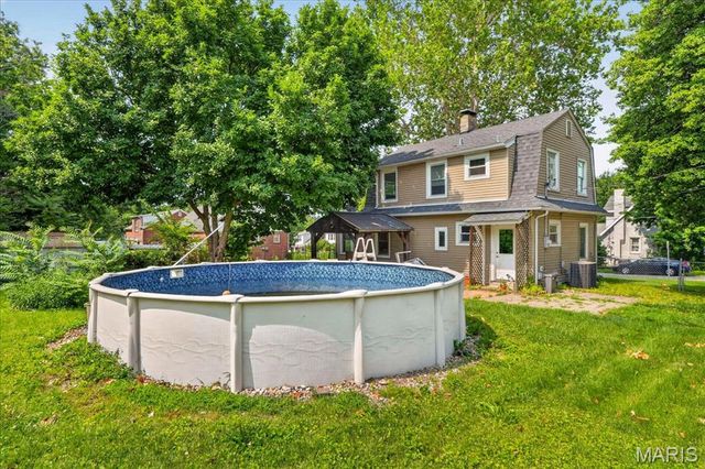 9122 Delphine Avenue, St Louis, MO 63114