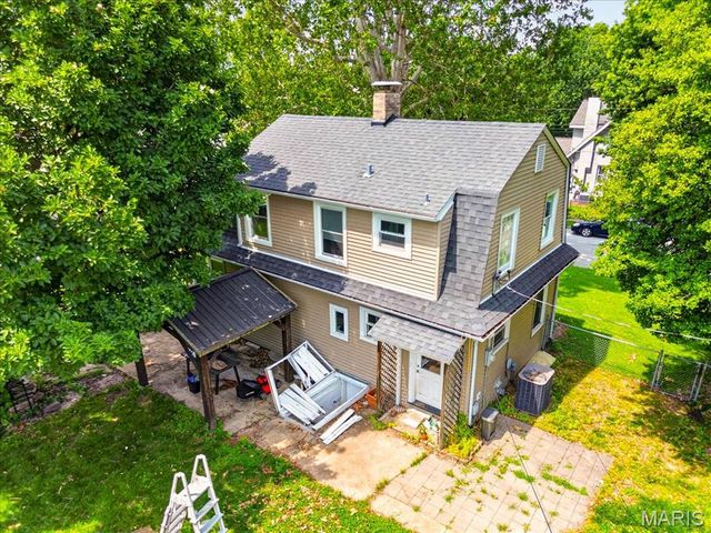 9122 Delphine Avenue, St Louis, MO 63114
