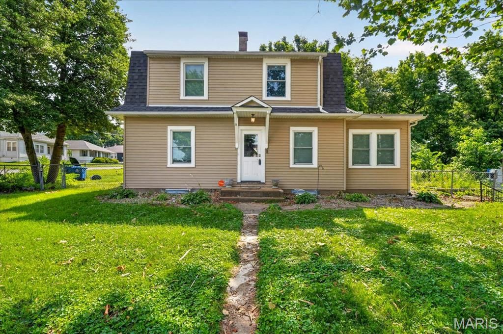 9122 Delphine Avenue, St Louis, MO 63114