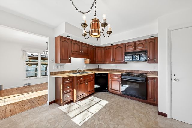 1201 Mills Avenue, Muskegon, MI 49445