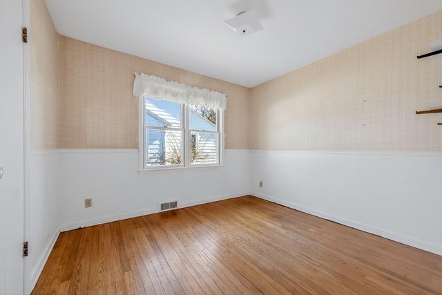 1201 Mills Avenue, Muskegon, MI 49445