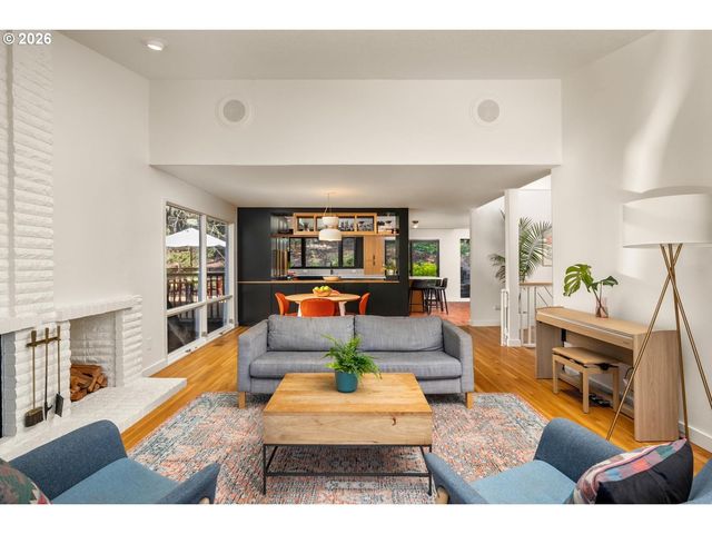 5745 Sw GAINES Ct, Portland, OR 97221