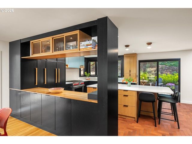 5745 Sw GAINES Ct, Portland, OR 97221