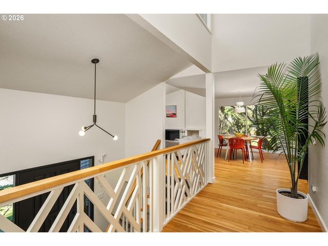 5745 Sw GAINES Ct, Portland, OR 97221