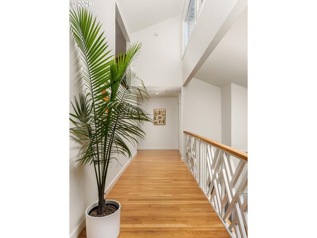 5745 Sw GAINES Ct, Portland, OR 97221