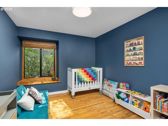 5745 Sw GAINES Ct, Portland, OR 97221