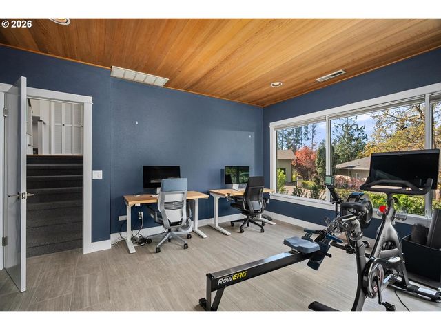 5745 Sw GAINES Ct, Portland, OR 97221