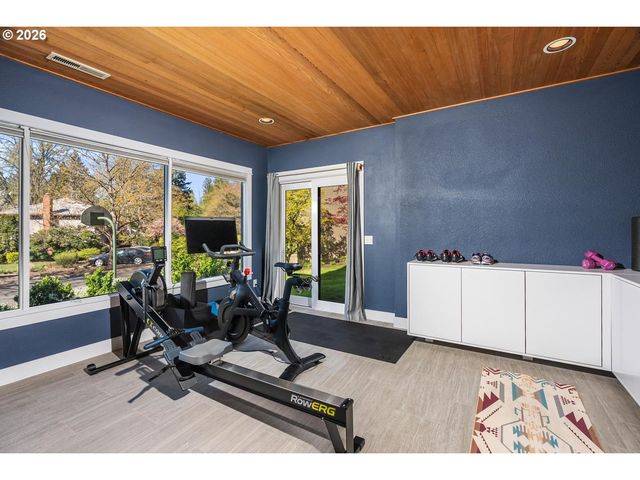 5745 Sw GAINES Ct, Portland, OR 97221