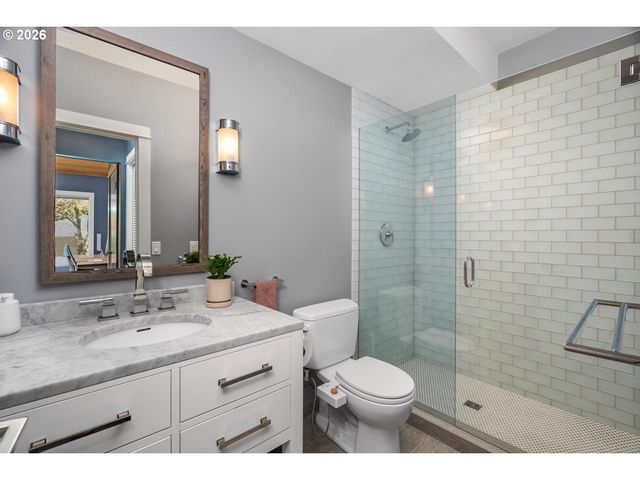 5745 Sw GAINES Ct, Portland, OR 97221